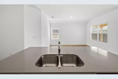 110 Madrid, Kyle, TX 78640 - Photo 6