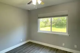 2504 Manor Cir, Austin, TX 78723 - Photo 10