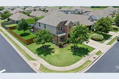 1000 Farm Creek Cove, Hutto, TX 78634 - Photo 4