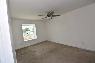300 E Croslin Street #114, Austin, TX 78752 - Photo 6