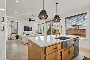 205 W Croslin St, Austin, TX 78752 - Photo 24