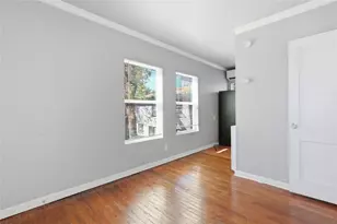 204 E 30th St, Austin, TX 78705 - Photo 6