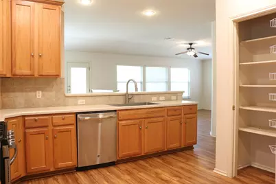 1811 W Pflugerville Parkway, Round Rock, TX 78664 - Photo 8