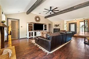 372 Hidden Oaks Dr, Elgin, TX 78621 - Photo 8