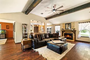 372 Hidden Oaks Dr, Elgin, TX 78621 - Photo 6
