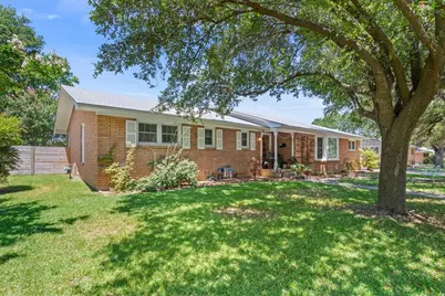 2712 Braemar Drive, Waco, TX 76710 - Photo 2