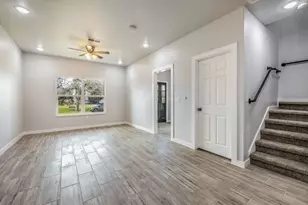 600 Kimbro St, Taylor, TX 76574 - Photo 4