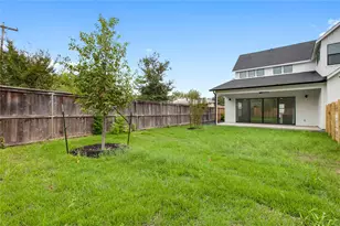 7512 Delafield Ln, Austin, TX 78752 - Photo 12