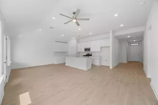 313 Sepulveda St, Hutto, TX 78634 - Photo 6