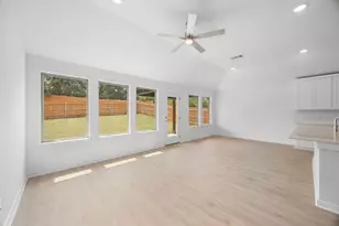 313 Sepulveda St, Hutto, TX 78634 - Photo 4