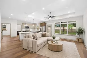 271 College S, La Grange, TX 78945 - Photo 2