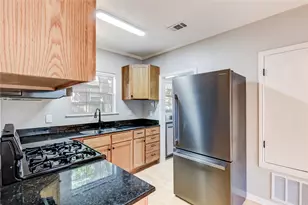 74 Julius St, Austin, TX 78702 - Photo 10