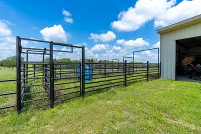 5018 Wolters Road, Schulenburg, TX 78956 - Photo 14