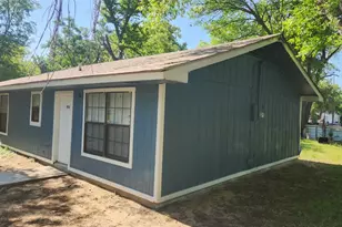 903 W 1st St, Cameron, TX 76520 - Photo 2