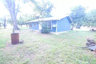 903 W 1st St, Cameron, TX 76520 - Photo 18