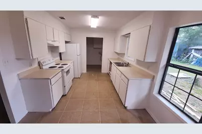 903 W 1st Street, Cameron, TX 76520 - Photo 12