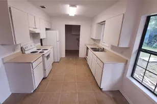 903 W 1st St, Cameron, TX 76520 - Photo 12