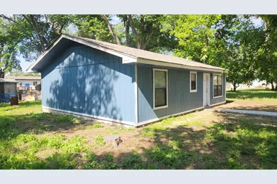 903 W 1st Street, Cameron, TX 76520 - Photo 4