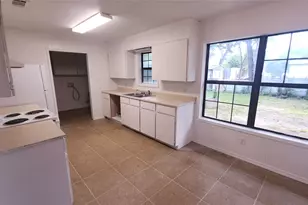 903 W 1st St, Cameron, TX 76520 - Photo 16