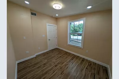 320 Laredo Street, Lockhart, TX 78644 - Photo 16