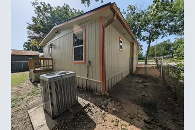 320 Laredo Street, Lockhart, TX 78644 - Photo 24