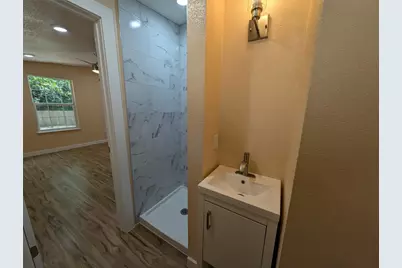 320 Laredo Street, Lockhart, TX 78644 - Photo 12