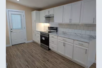 320 Laredo Street, Lockhart, TX 78644 - Photo 4