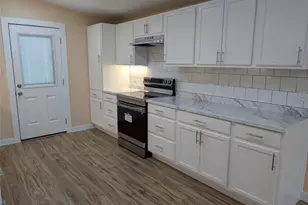 320 Laredo St, Lockhart, TX 78644 - Photo 4