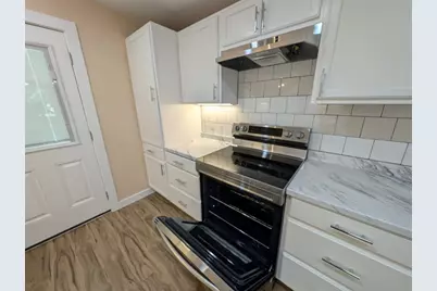 320 Laredo Street, Lockhart, TX 78644 - Photo 6