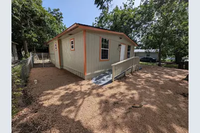 320 Laredo Street, Lockhart, TX 78644 - Photo 26