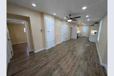 320 Laredo Street, Lockhart, TX 78644 - Photo 2