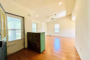 2105 W Gillis Ave, Cameron, TX 76520 - Photo 12