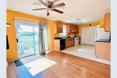 2105 W Gillis Avenue, Cameron, TX 76520 - Photo 10