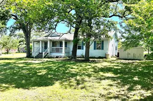 2105 W Gillis Ave, Cameron, TX 76520 - Photo 2