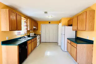 2105 W Gillis Ave, Cameron, TX 76520 - Photo 4