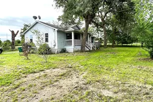 2105 W Gillis Ave, Cameron, TX 76520 - Photo 8