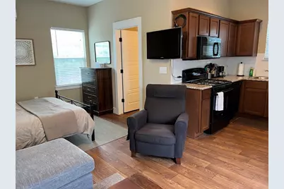911-B Morrow Street, Austin, TX 78757 - Photo 8
