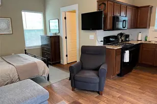 911-B Morrow St, Austin, TX 78757 - Photo 8