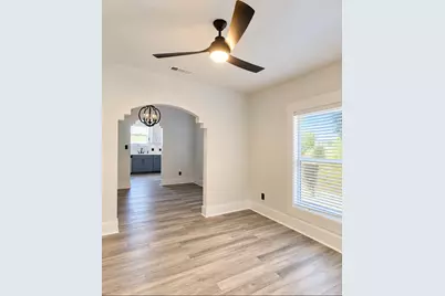 608 E Pecan Street, Taylor, TX 76574 - Photo 6