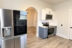 608 E Pecan St, Taylor, TX 76574 - Photo 4