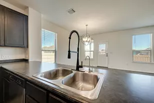 18600 Golden Eagle Way, Elgin, TX 78621 - Photo 18