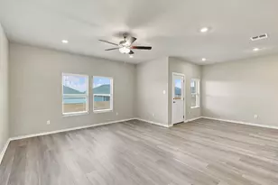 132 Wind Hl, Jarrell, TX 76537 - Photo 14