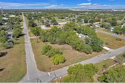 301 E Boyce Street, Manor, TX 78653 - Photo 2