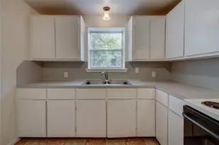 1308 S Pine St, Georgetown, TX 78626 - Photo 6