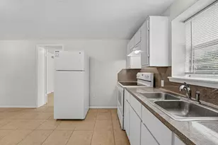 1308 S Pine St, Georgetown, TX 78626 - Photo 8