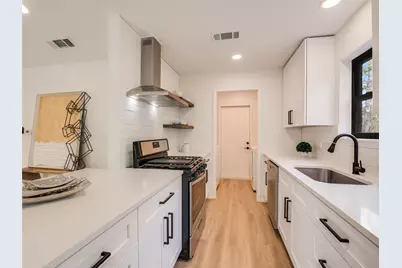 10055 Woodland Village Drive, Austin, TX 78750 - Photo 8