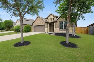 216 Blue Waterleaf Ln, Georgetown, TX 78626 - Photo 2