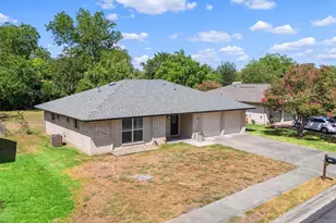 1100 Red Cliff Dr, Austin, TX 78758 - Photo 2