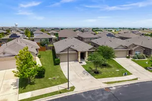 121 Shiner Ln, Georgetown, TX 78626 - Photo 2
