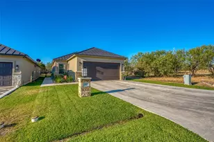 317 Parallel Circle Circle, Horseshoe Bay, TX 78657 - Photo 2